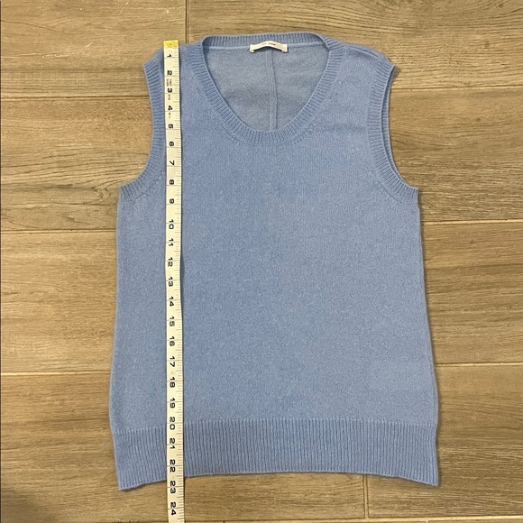 The Row 100% cashmere top - Picture 6 of 9